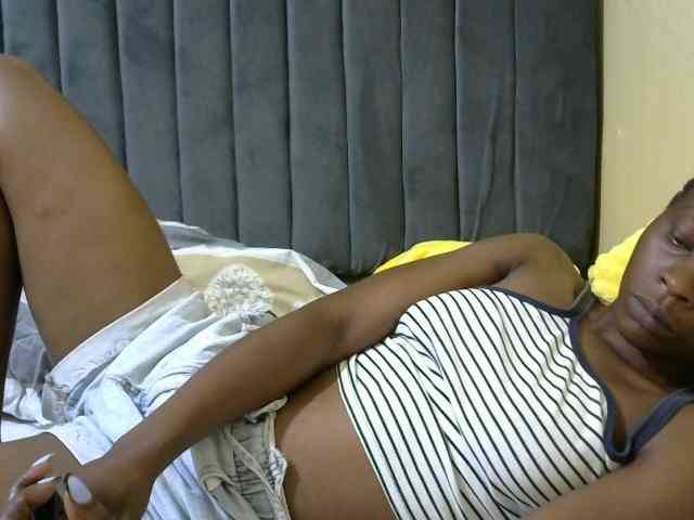 PrettyAlianah webcam