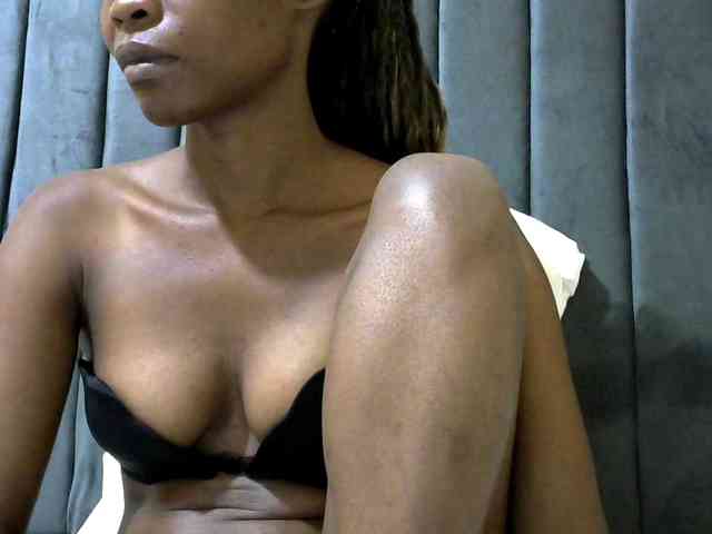 PrettyAlianah webcam