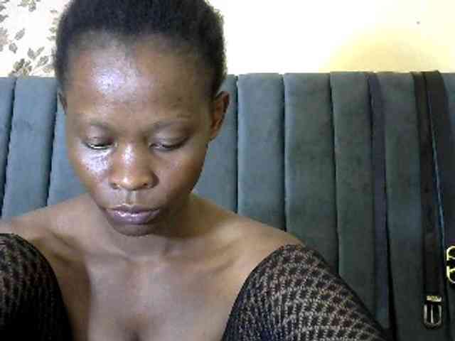 PrettyAlianah webcam