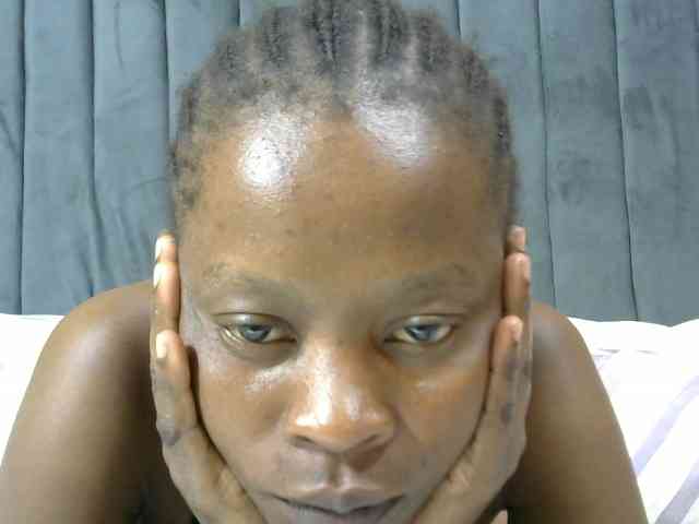 PrettyAlianah webcam