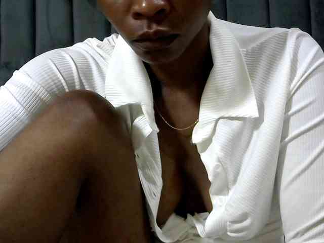 PrettyAlianah webcam