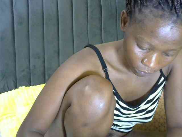 PrettyAlianah webcam