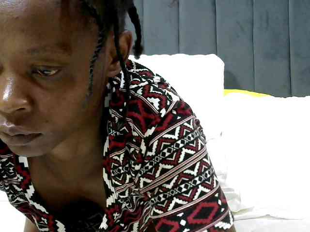 PrettyAlianah webcam