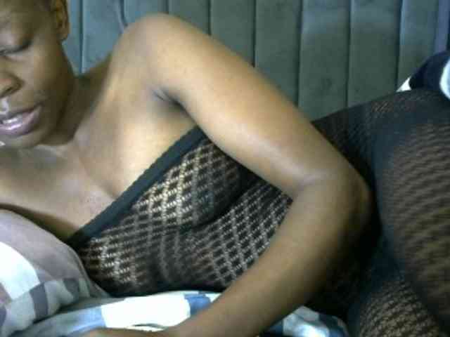 PrettyAlianah webcam