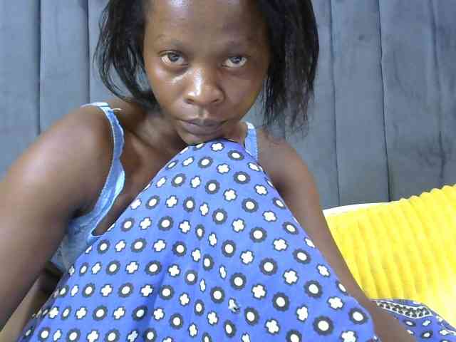 PrettyAlianah webcam