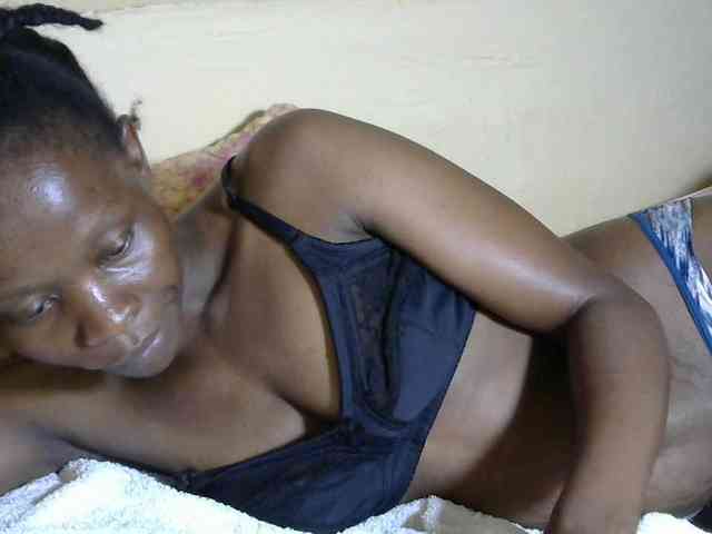 PrettyAlianah webcam