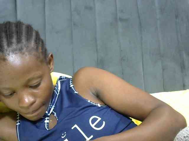 PrettyAlianah webcam