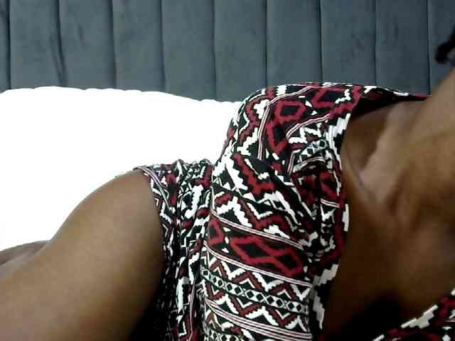 PrettyAlianah webcam