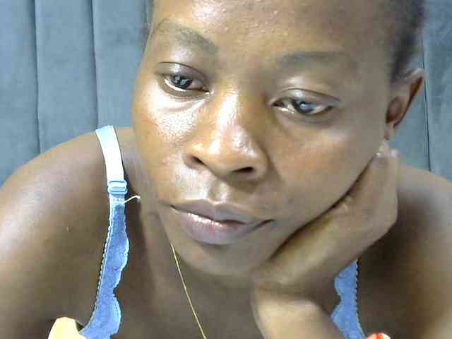 PrettyAlianah webcam