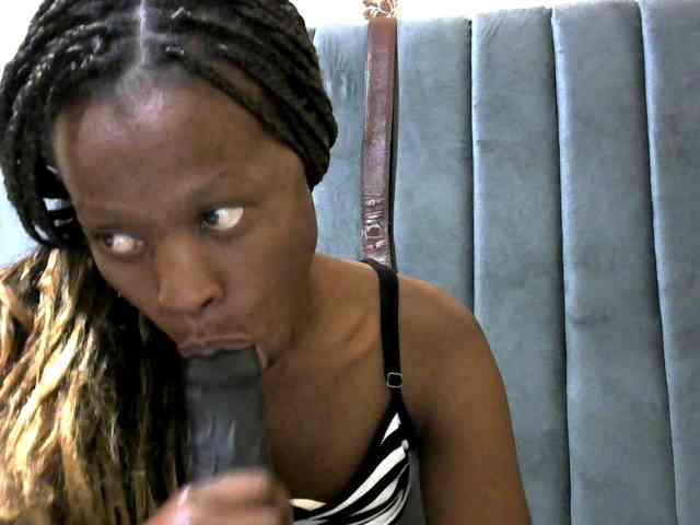 PrettyAlianah webcam
