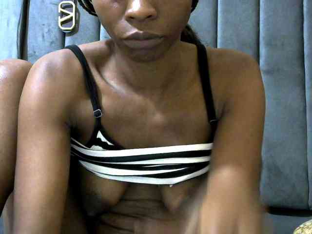 PrettyAlianah webcam