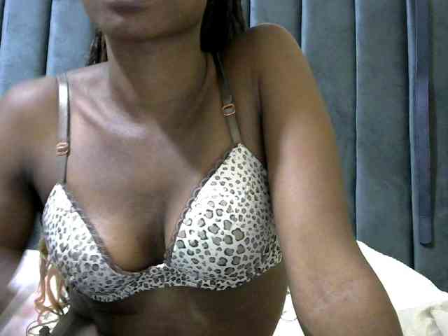 PrettyAlianah webcam