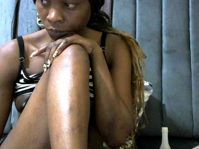 PrettyAlianah webcam