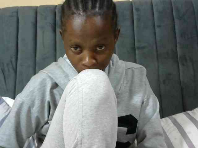 PrettyAlianah webcam