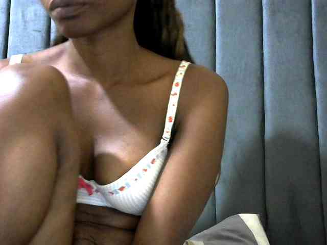 PrettyAlianah webcam