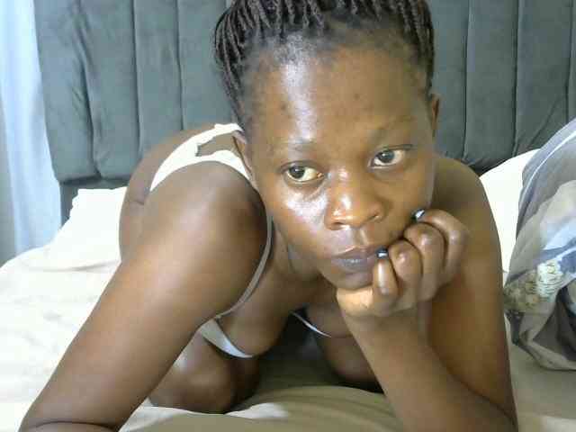 PrettyAlianah webcam