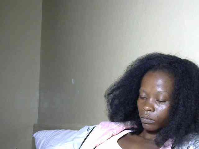 PrettyAlianah webcam