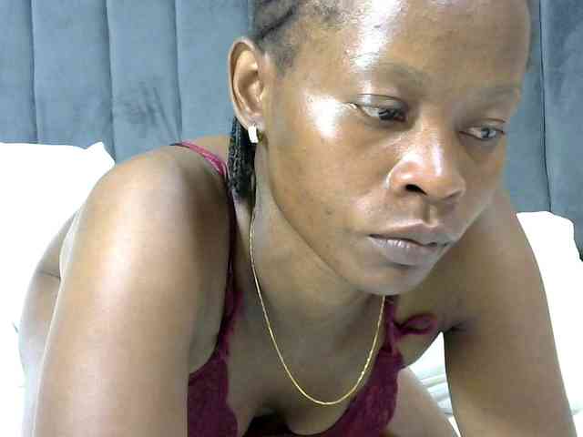 PrettyAlianah webcam