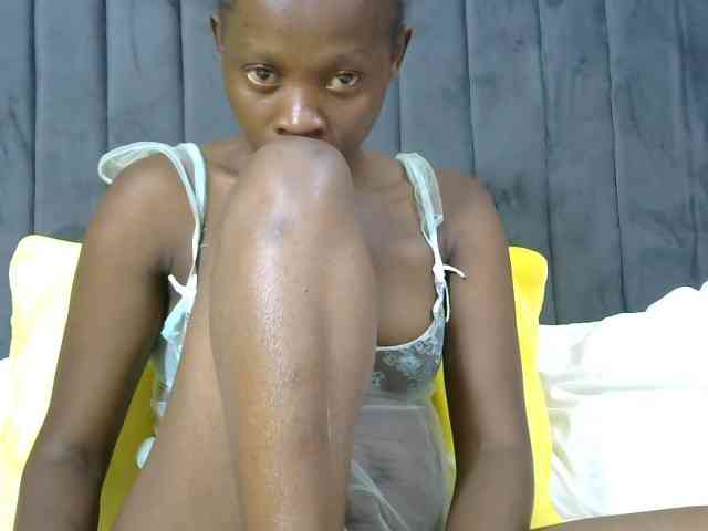 PrettyAlianah webcam