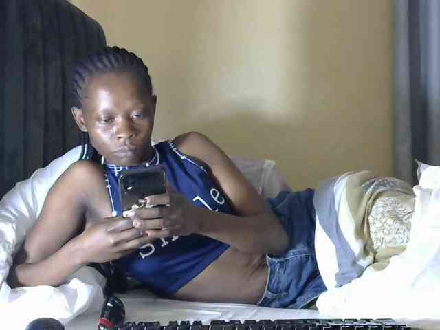 PrettyAlianah webcam
