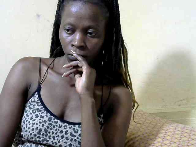 PrettyAlianah webcam