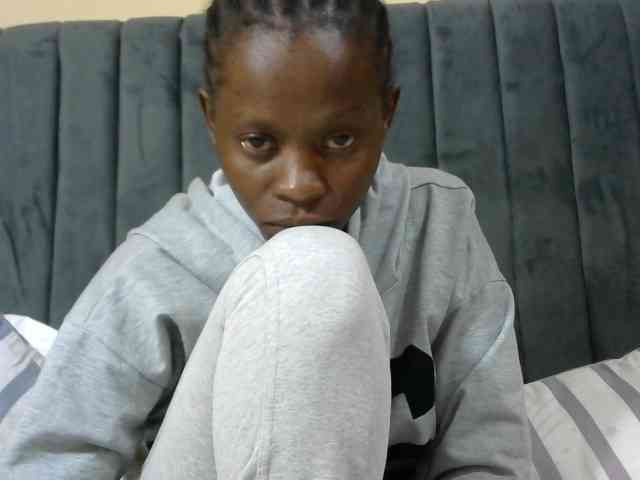 PrettyAlianah webcam