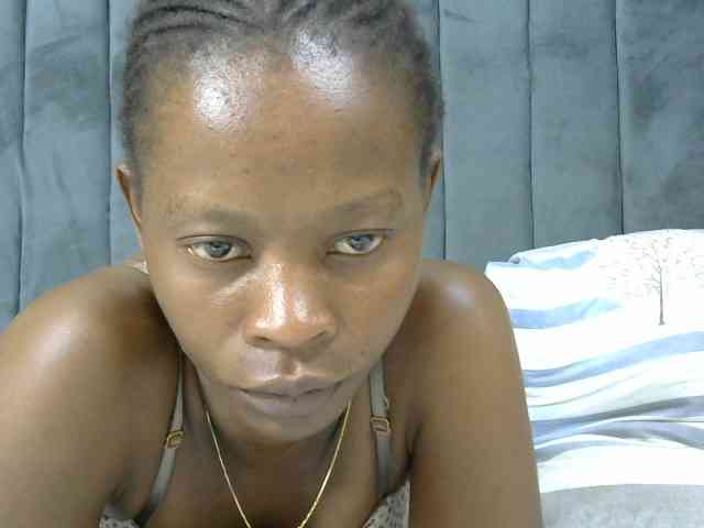 PrettyAlianah webcam