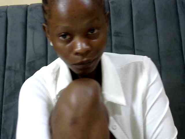 PrettyAlianah webcam