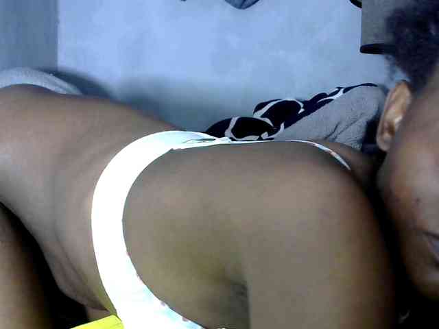 PrettyAlianah webcam