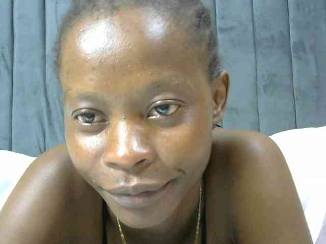 PrettyAlianah webcam