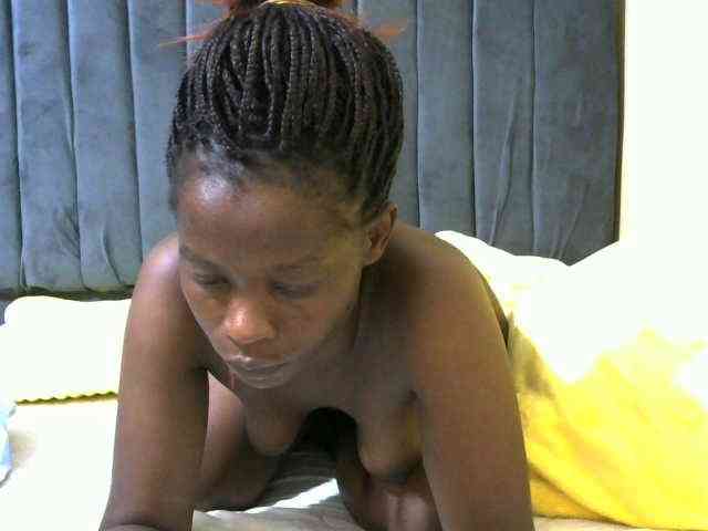 PrettyAlianah webcam