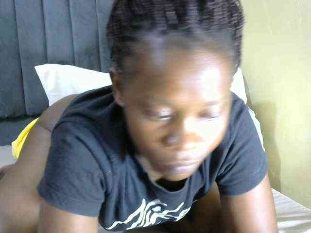 PrettyAlianah webcam