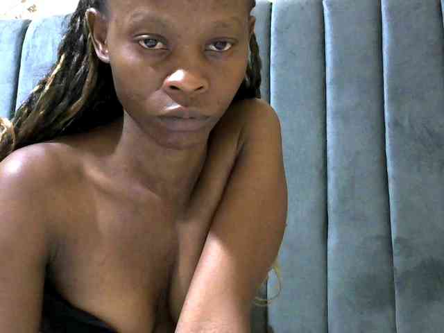 PrettyAlianah webcam