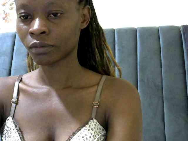 PrettyAlianah webcam