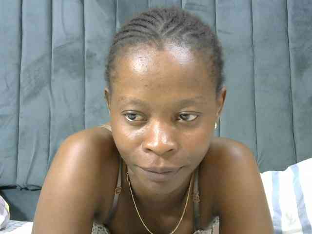 PrettyAlianah webcam