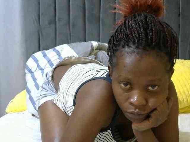 PrettyAlianah webcam