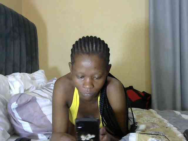 PrettyAlianah webcam