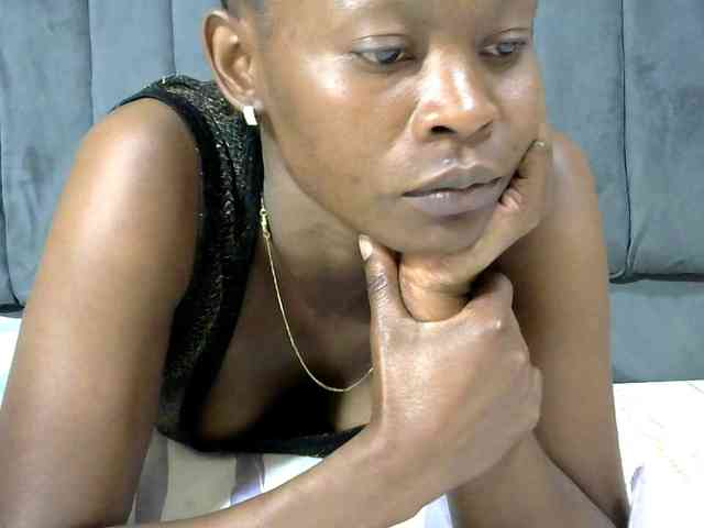 PrettyAlianah webcam