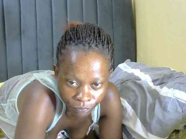 PrettyAlianah webcam