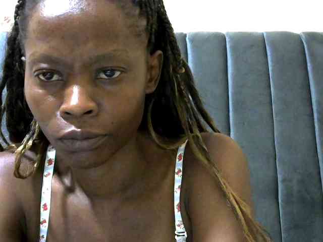 PrettyAlianah webcam