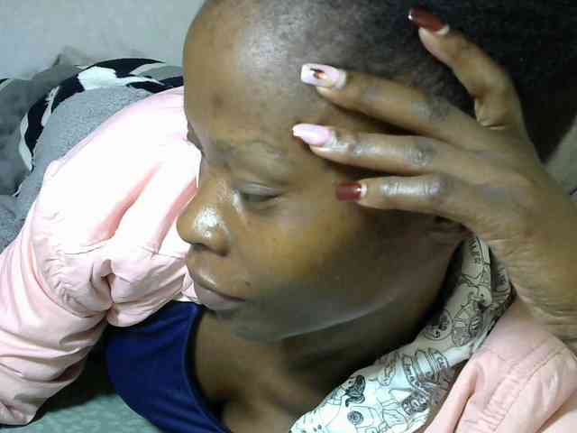 PrettyAlianah webcam