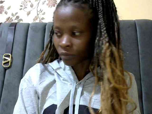 PrettyAlianah webcam