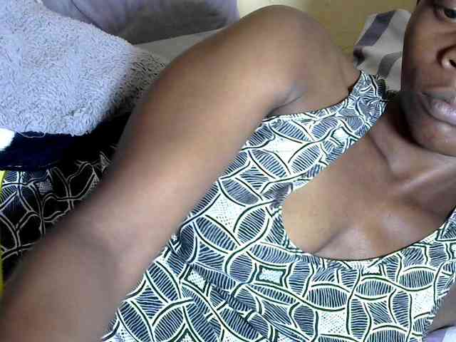 PrettyAlianah webcam