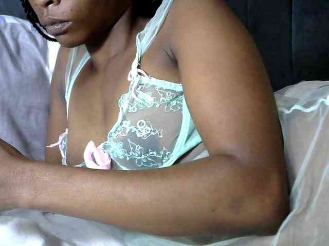 PrettyAlianah webcam