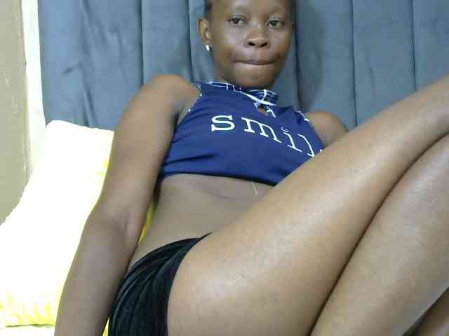 PrettyAlianah webcam