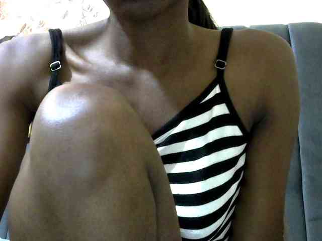 PrettyAlianah webcam