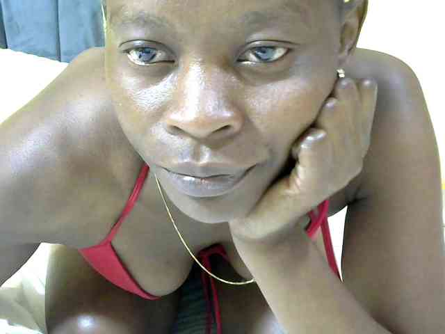 PrettyAlianah webcam