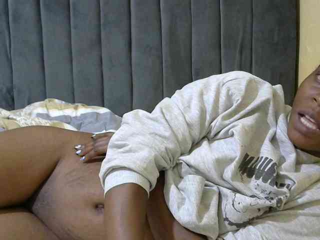 PrettyAlianah webcam