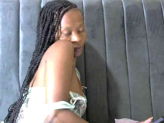 PrettyAlianah webcam