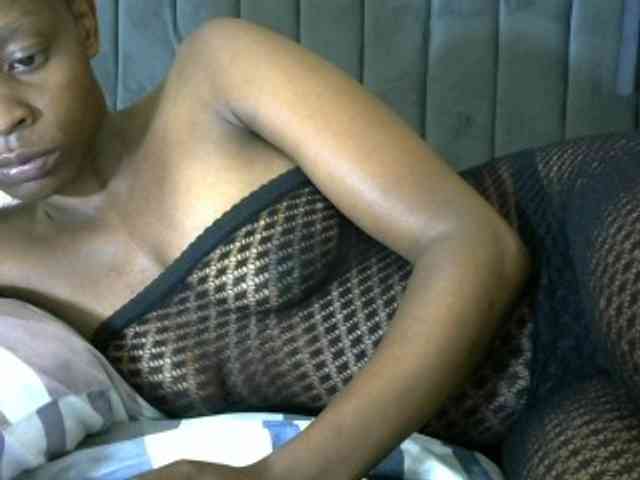 PrettyAlianah webcam